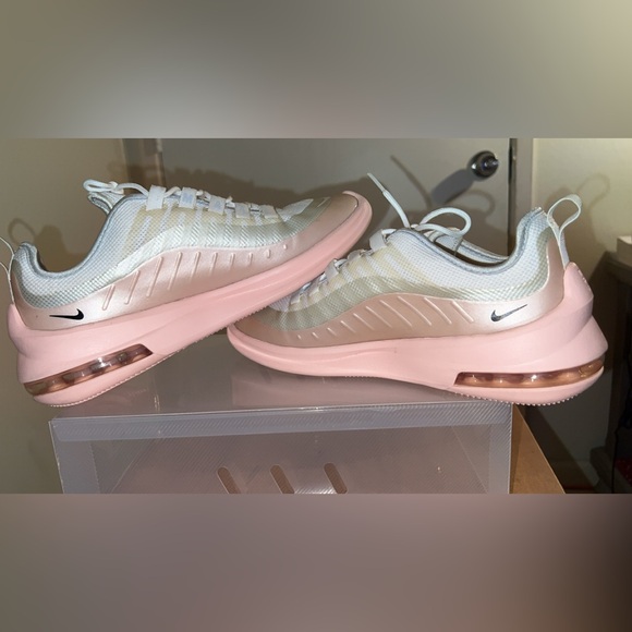 NIKE Air Max Axis 's Running Shoes For Women - Picture 2 of 11